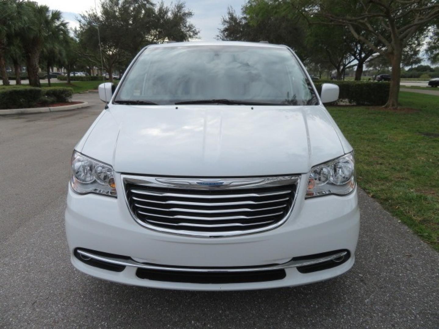 2014 White /Black Chrysler Town & Country (2C4RC1BG4ER) , located at 4301 Oak Circle #19, Boca Raton, FL, 33431, (954) 561-2499, 26.388861, -80.084038 - Photo#11